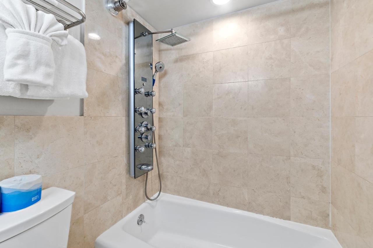 Renovated With City View At Aqua Palms Waikiki Honolulu Exterior foto